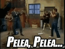 PELEA 2.GIF