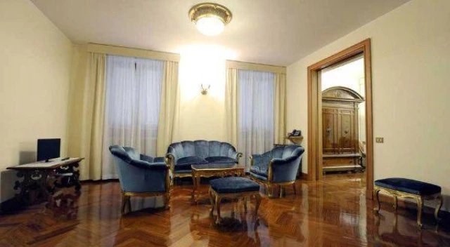 popes-living-room-in-domus-sanctae-marthae.webp