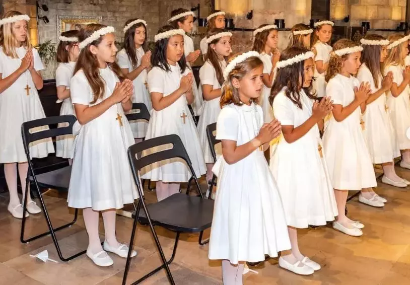 Primeras-Comuniones-y-bautizos-en-Highlands-School-Barcelona.webp