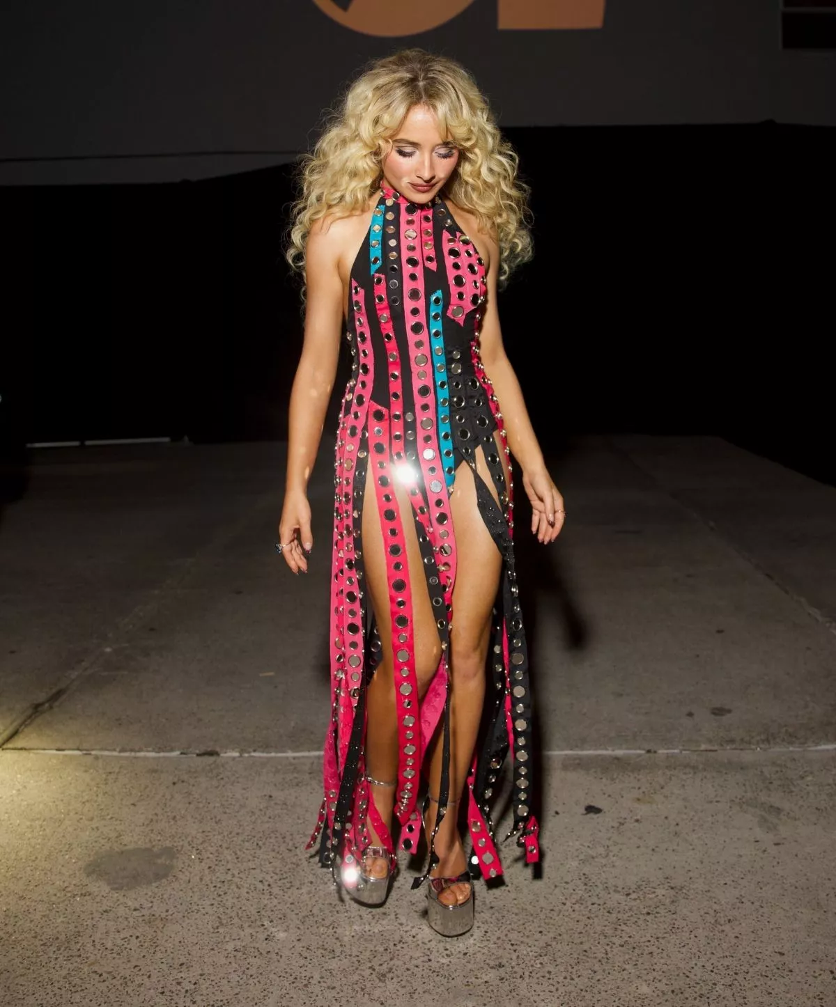 sabrina-carpenter-arrives-at-her-vma-s-after-party-in-new-york-city-09-07-2025-6.webp
