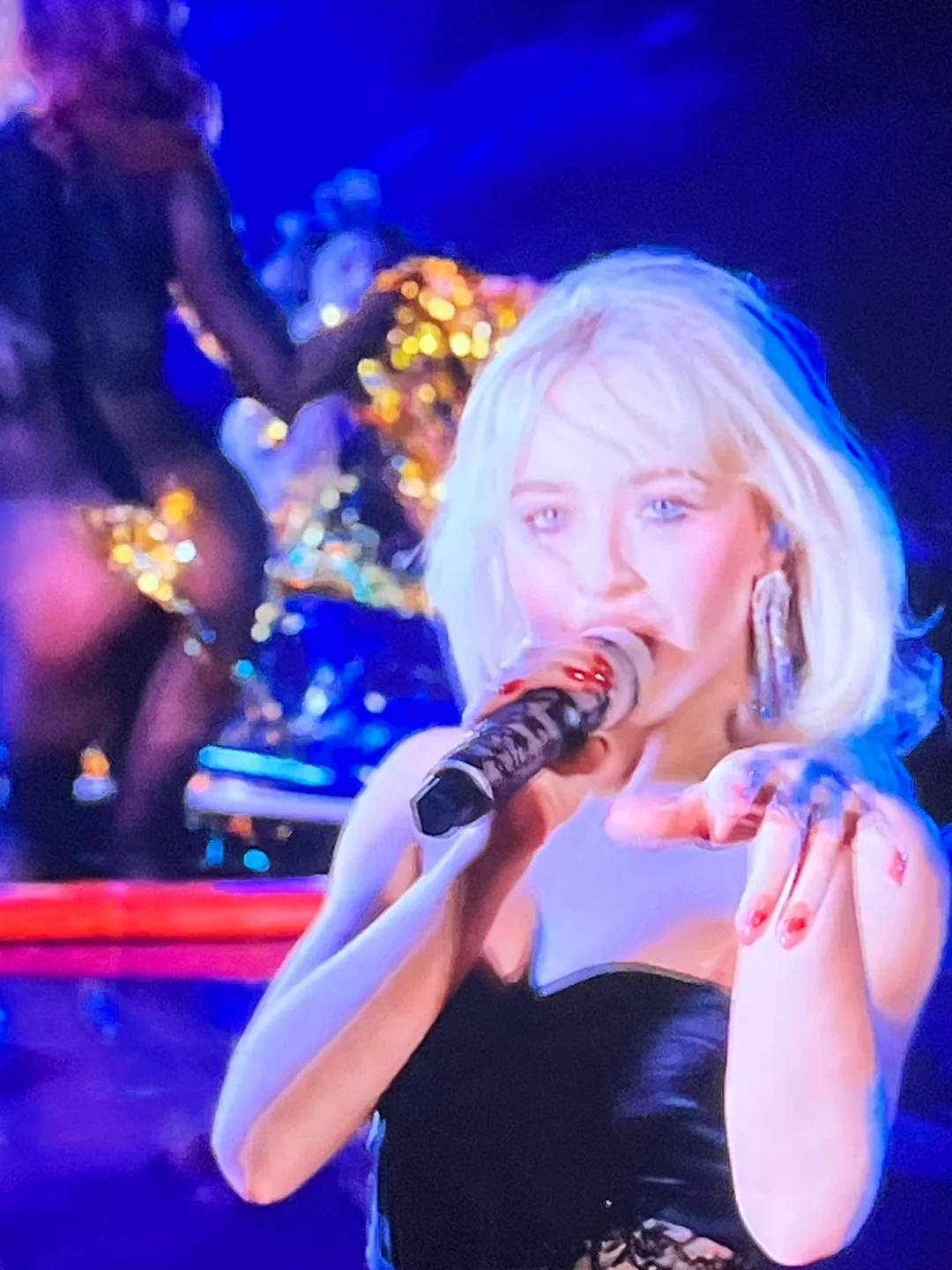 sabrina-carpenter-coachella-2026-v0-056i32732iug1.webp