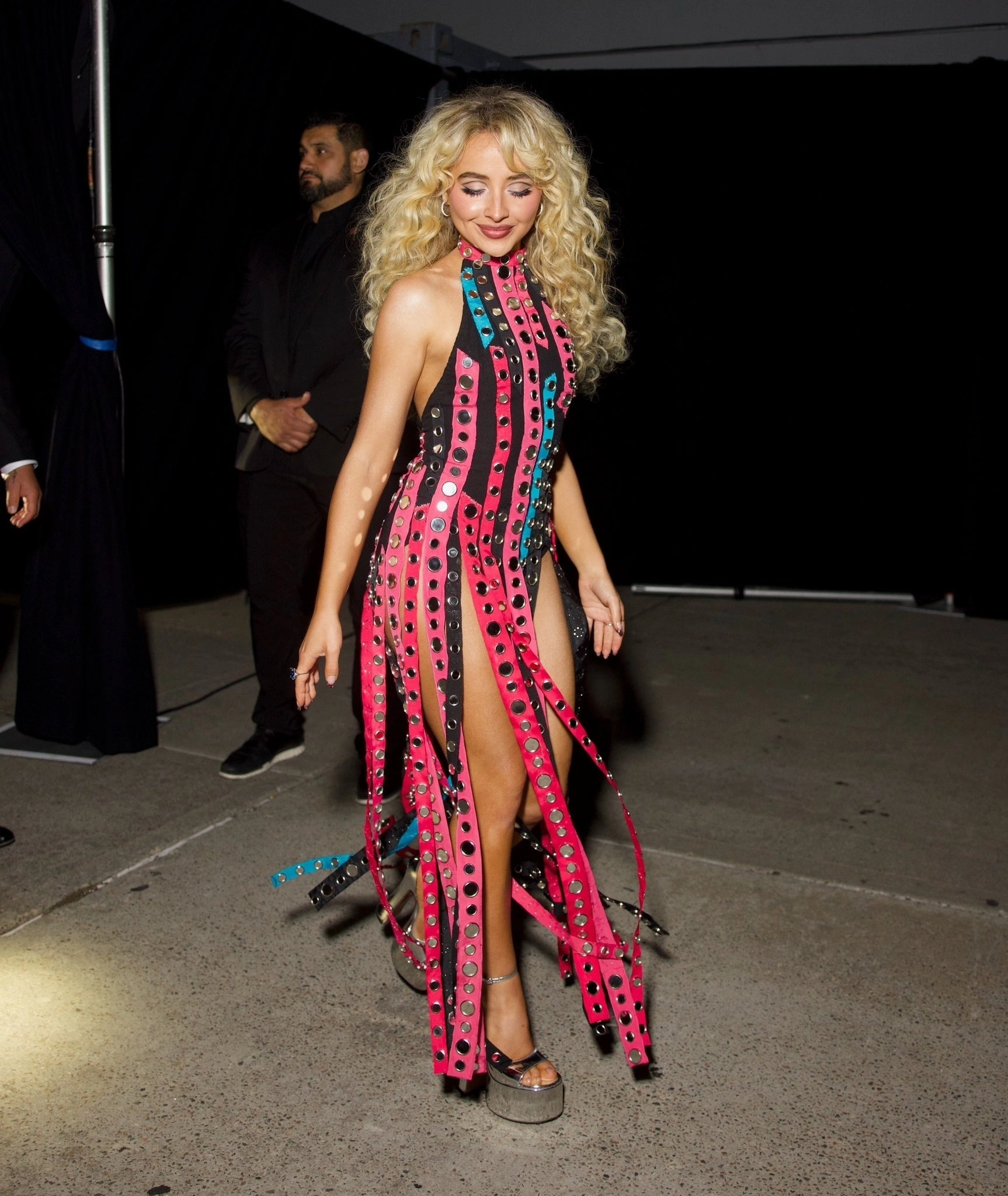 sabrina-carpenters-chic-exit-from-vmas-after-party-in-new-york-92753979188.webp