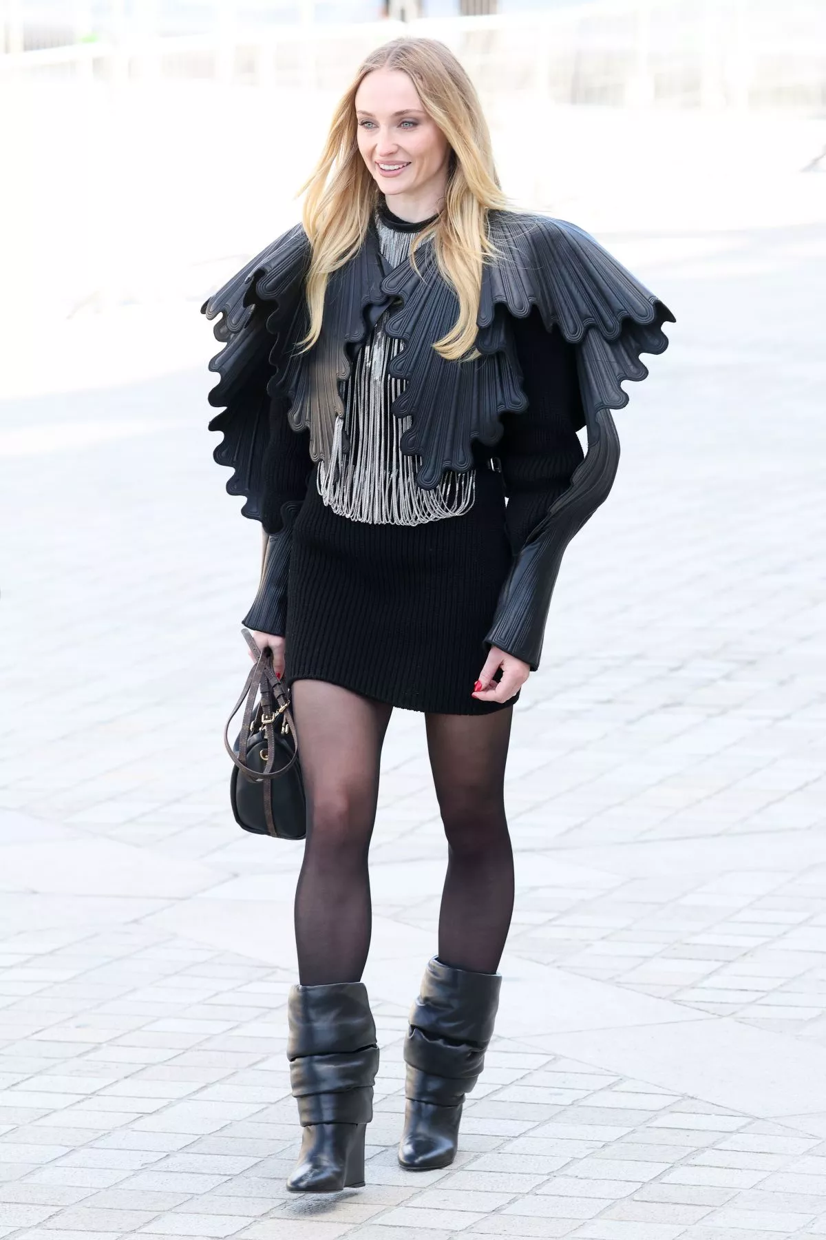 sophie-turner-at-louis-vuitton-fashion-show-at-paris-fashion-week-09-30-2025-2.webp