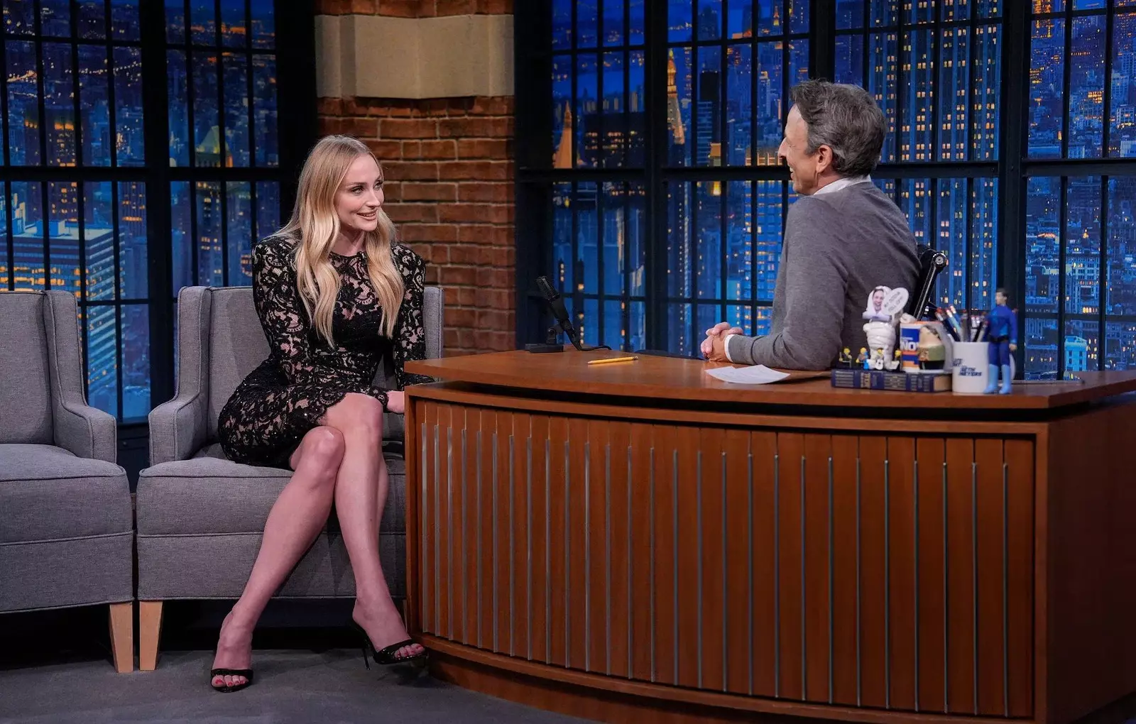 SOPHIE-TURNER-LATE-NIGHT-WITH-SETH-MEYERS-08-14-2025-3-.webp