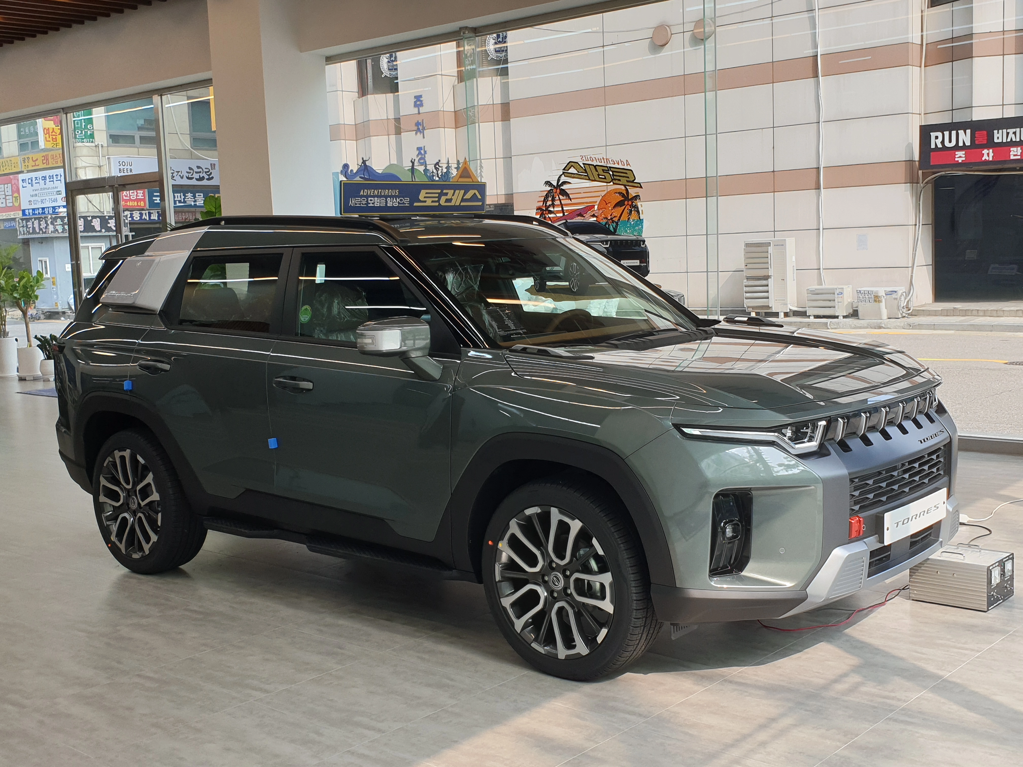 SsangYong_Torres_T7_1.5_T-GDI_J100_Forrest_Green_(2).jpg
