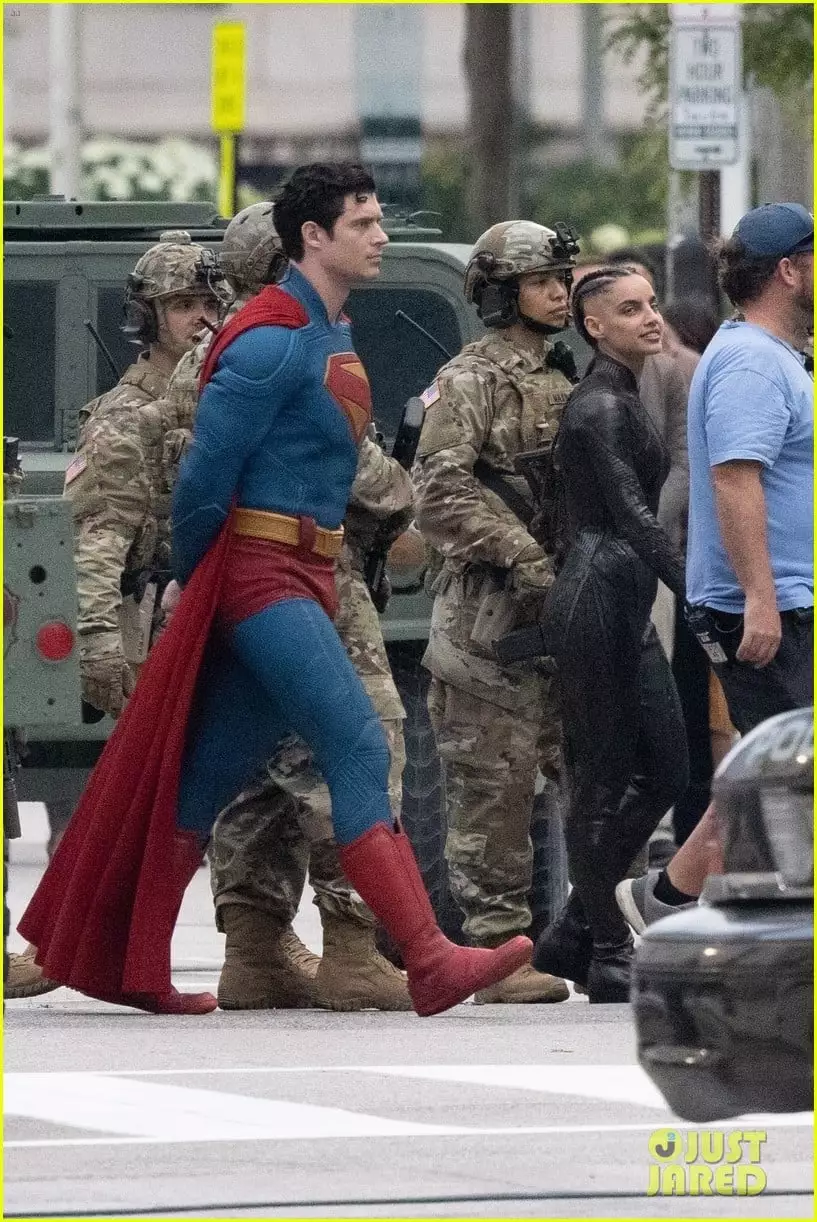 superman-arrest-set-photos-07.webp