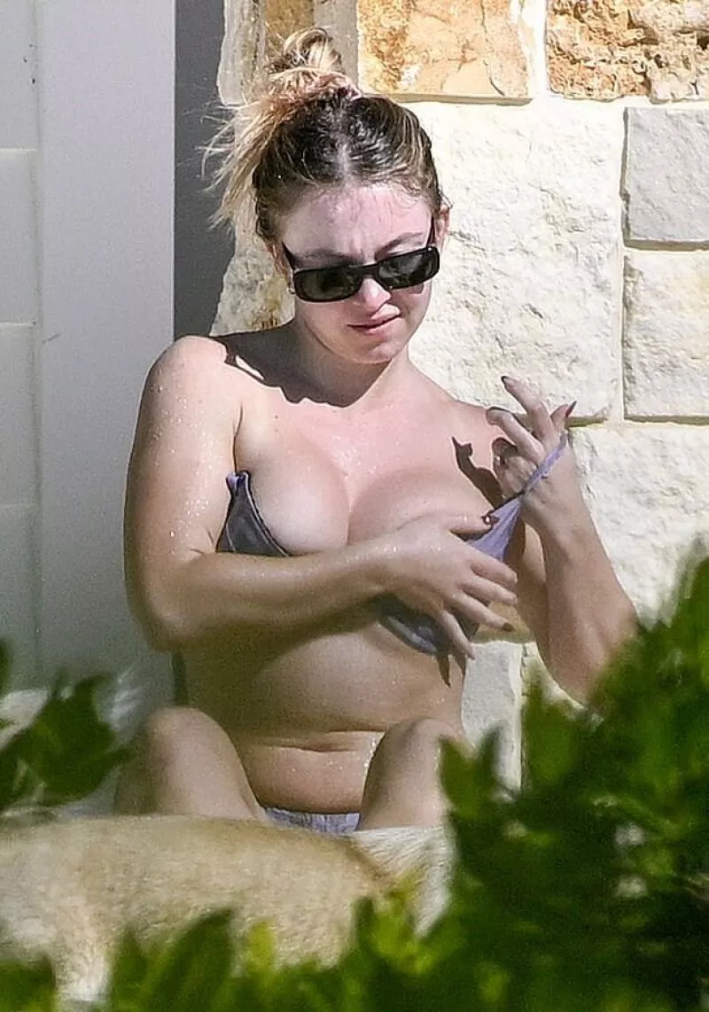 sydney-sweeney-in-bikini-on-vacation-at-florida-keys-12-11-2024-3.webp