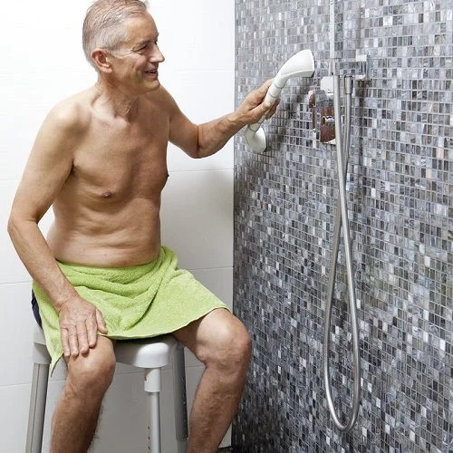 taburete_en_la_ducha.webp