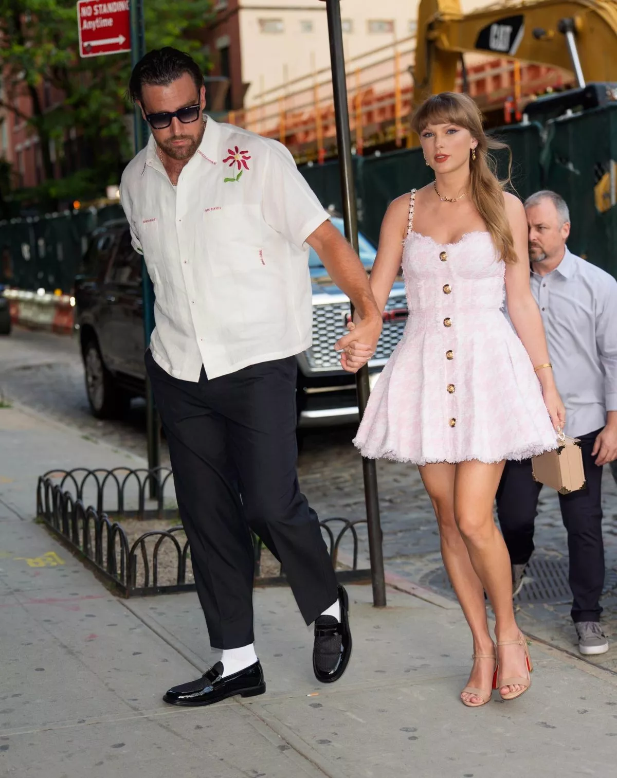 taylor-swift-and-travis-kelce-out-for-dinner-in-new-york-city-06-28-2025-1.webp