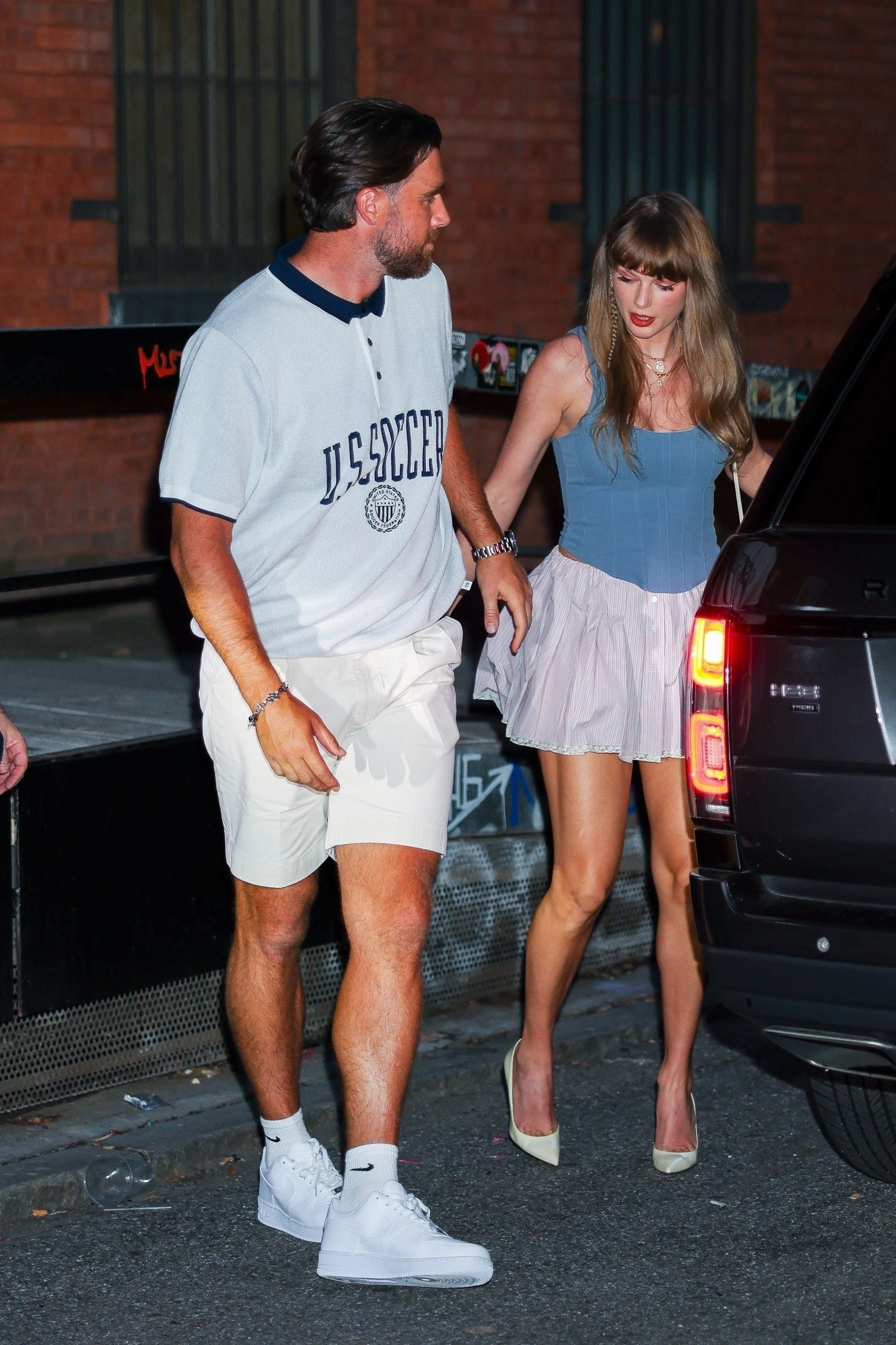 taylor-swift-enjoys-dinner-at-torrisi-in-new-york-city-97133945763.jpg