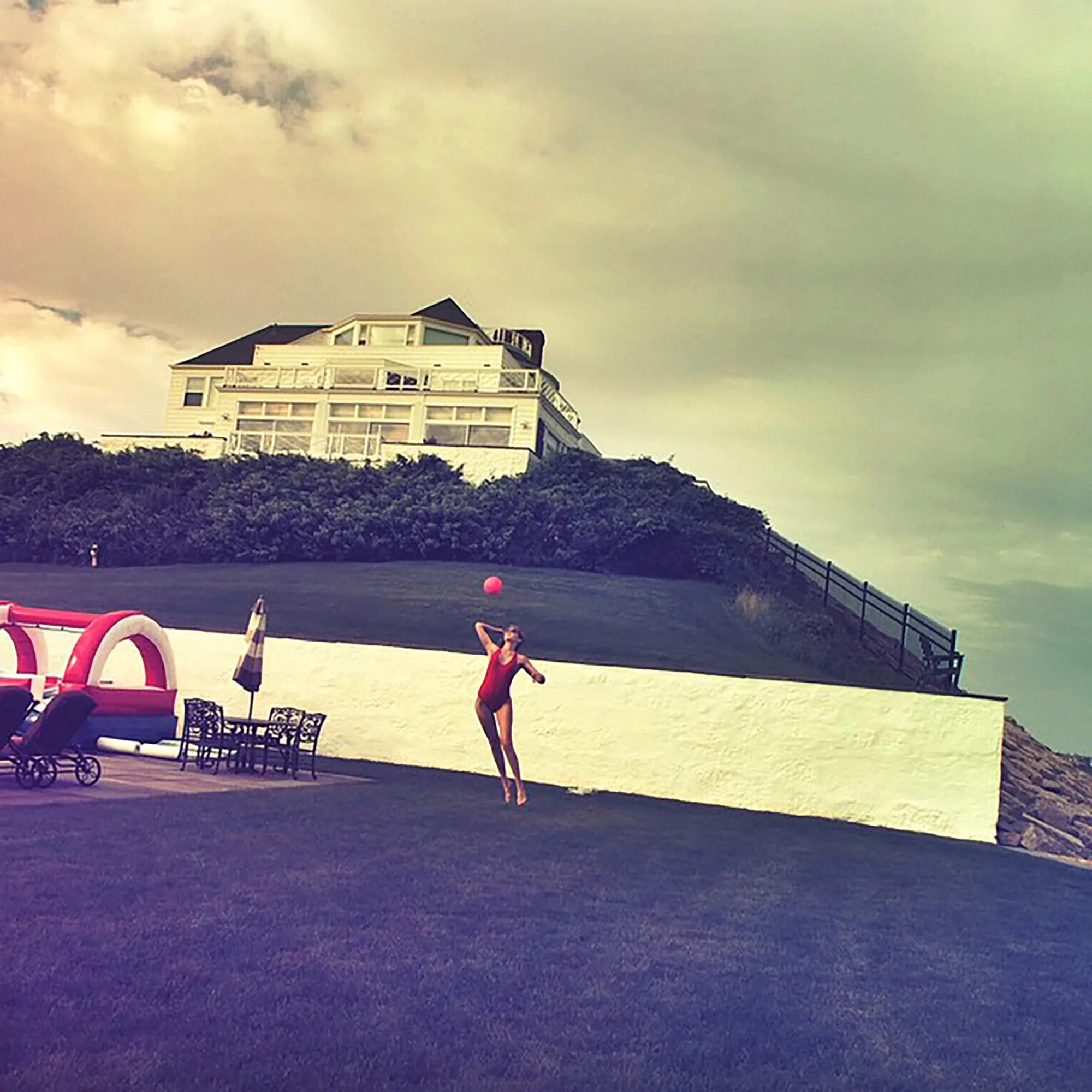 taylor-swift-friends-old-instagrams-96684933.webp