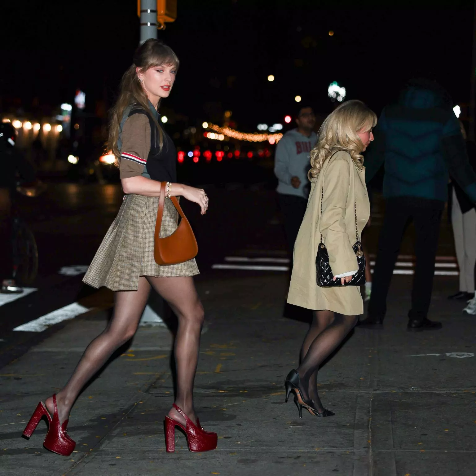 taylor-swift-sabrina-carpenter-seen-114998894.webp