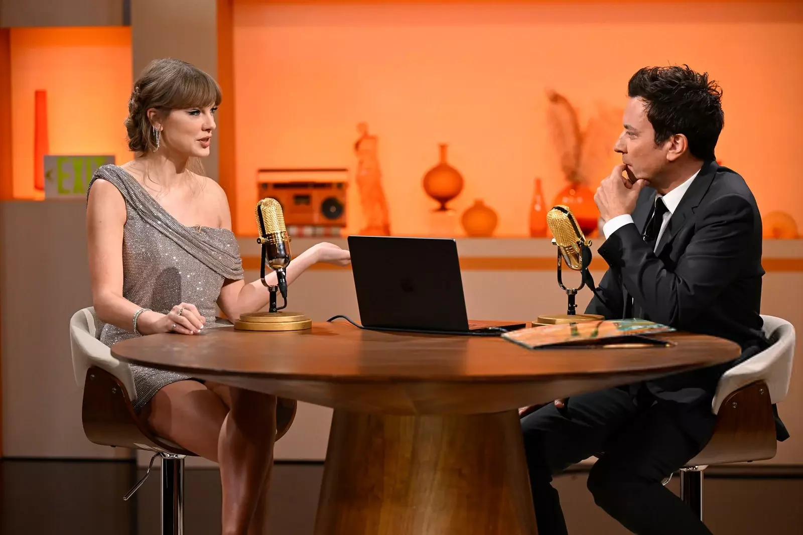 TAYLOR-SWIFT-THE-TONIGHT-SHOW-STARRING-JIMMY-FALLON-10-06-2025-5-.webp