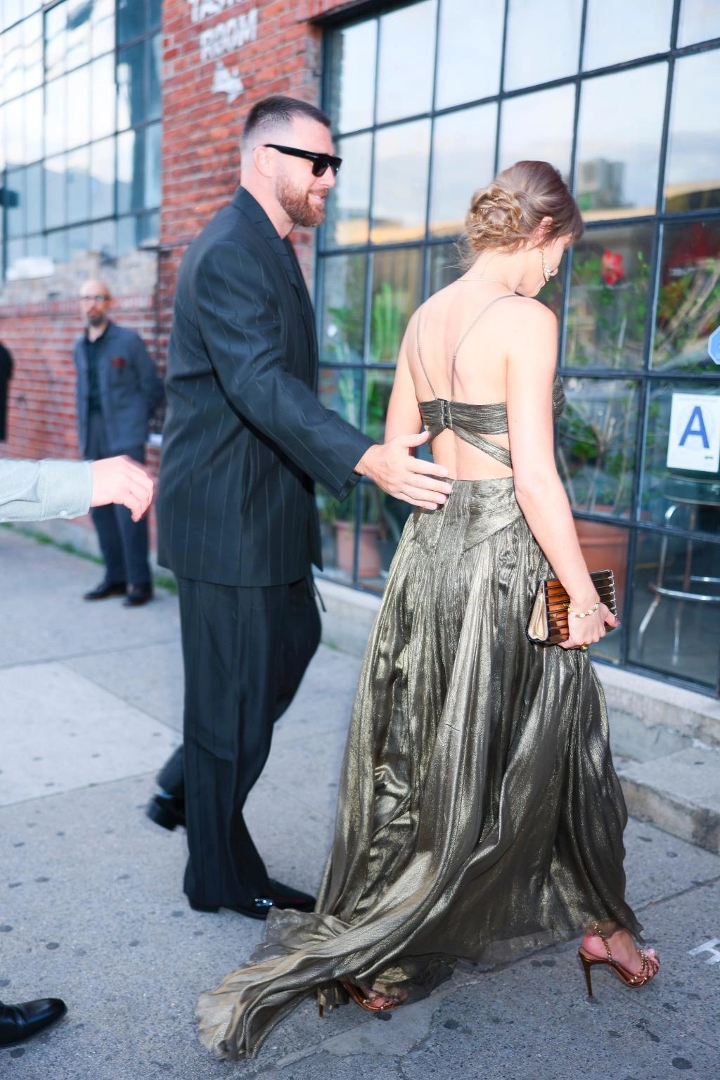 taylor-swift-travis-kelce-brooklyn-128000569.webp