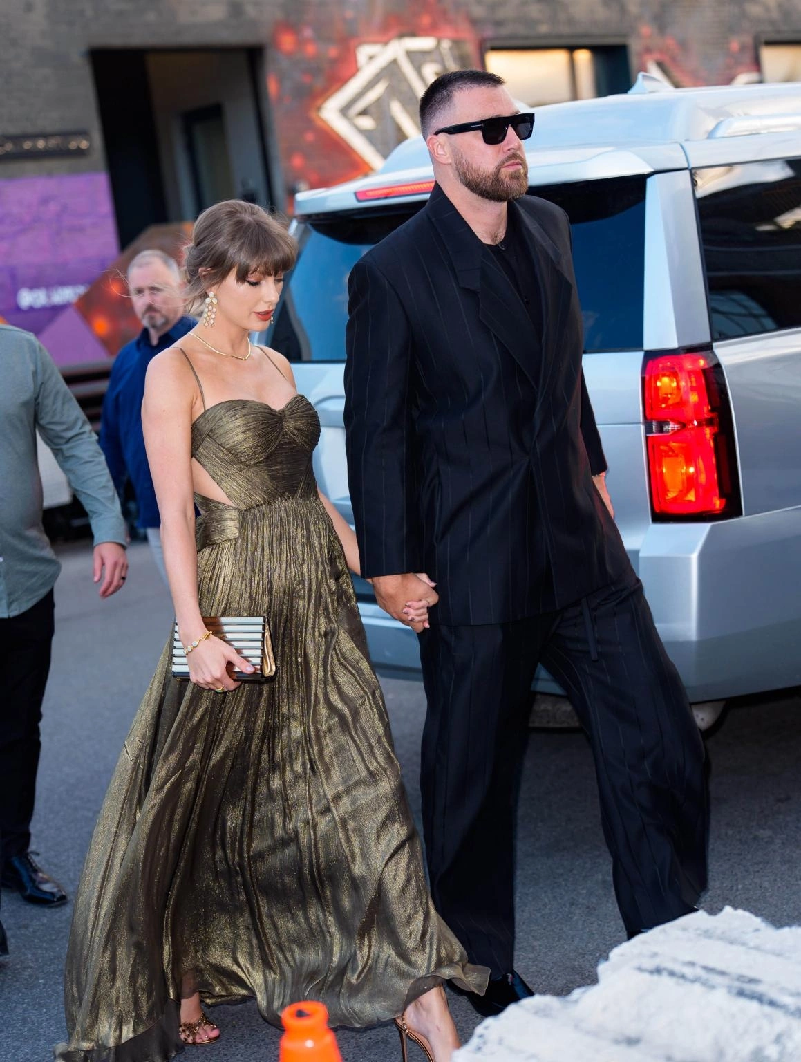 taylor-swift-travis-kelce-seen-128007547.webp