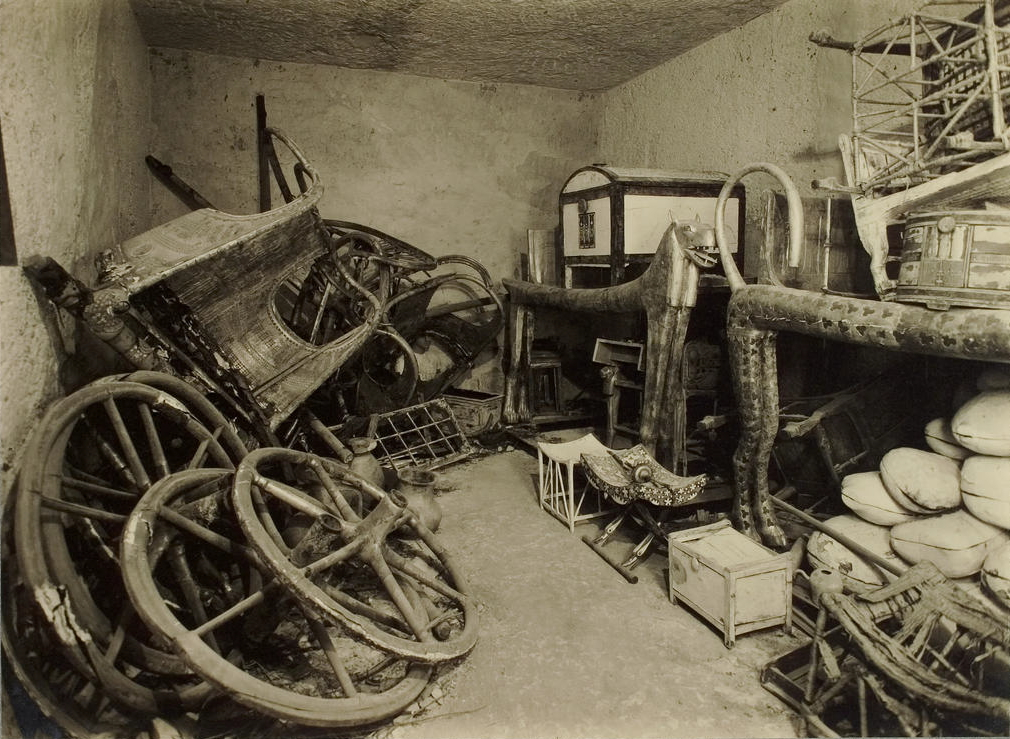Tutankhamun_tomb_photographs_2_012.jpg