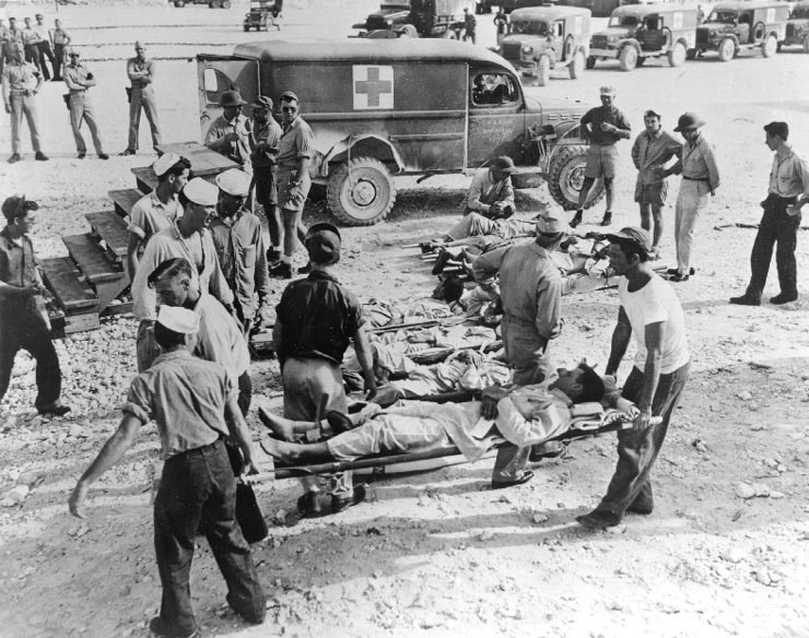 USS_Indianapolis-survivors_on_Guam.webp
