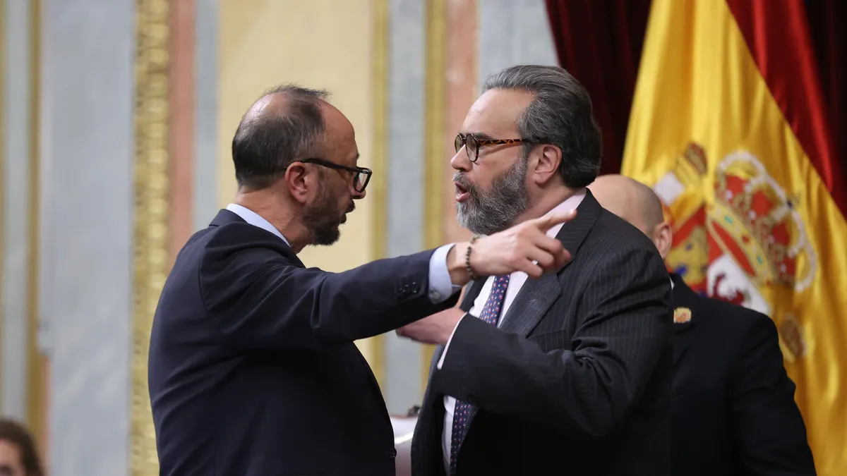 vicepresidente-camara-alfonso-rodriguez-gomez-celis-discute-diputado-vox-jose-maria-sanchez_9...webp