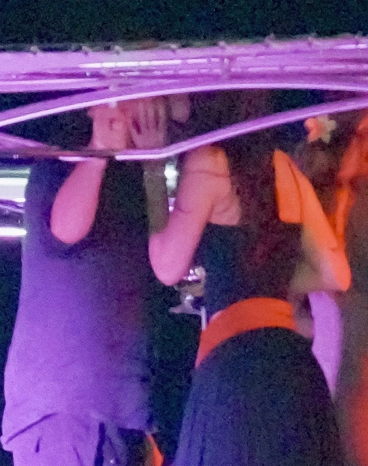 vittoria-ceretti-and-leonardo-dicaprio-share-a-kiss-on-a-yacht-in-st.-barts-12-29-2024-2.webp