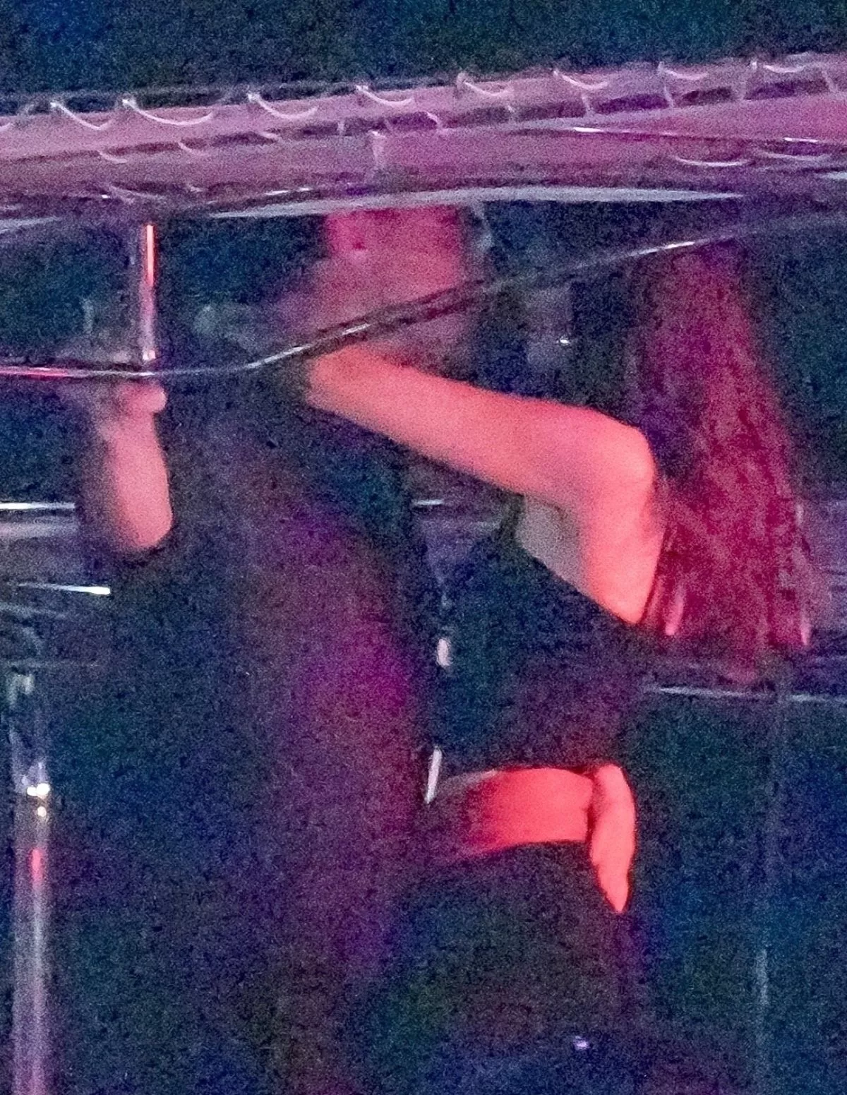 vittoria-ceretti-and-leonardo-dicaprio-share-a-kiss-on-a-yacht-in-st.-barts-12-29-2024-4.webp