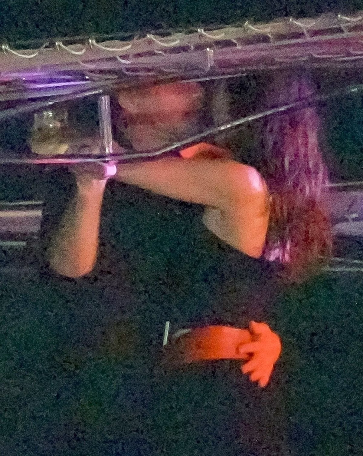 vittoria-ceretti-and-leonardo-dicaprio-share-a-kiss-on-a-yacht-in-st.-barts-12-29-2024-5.webp