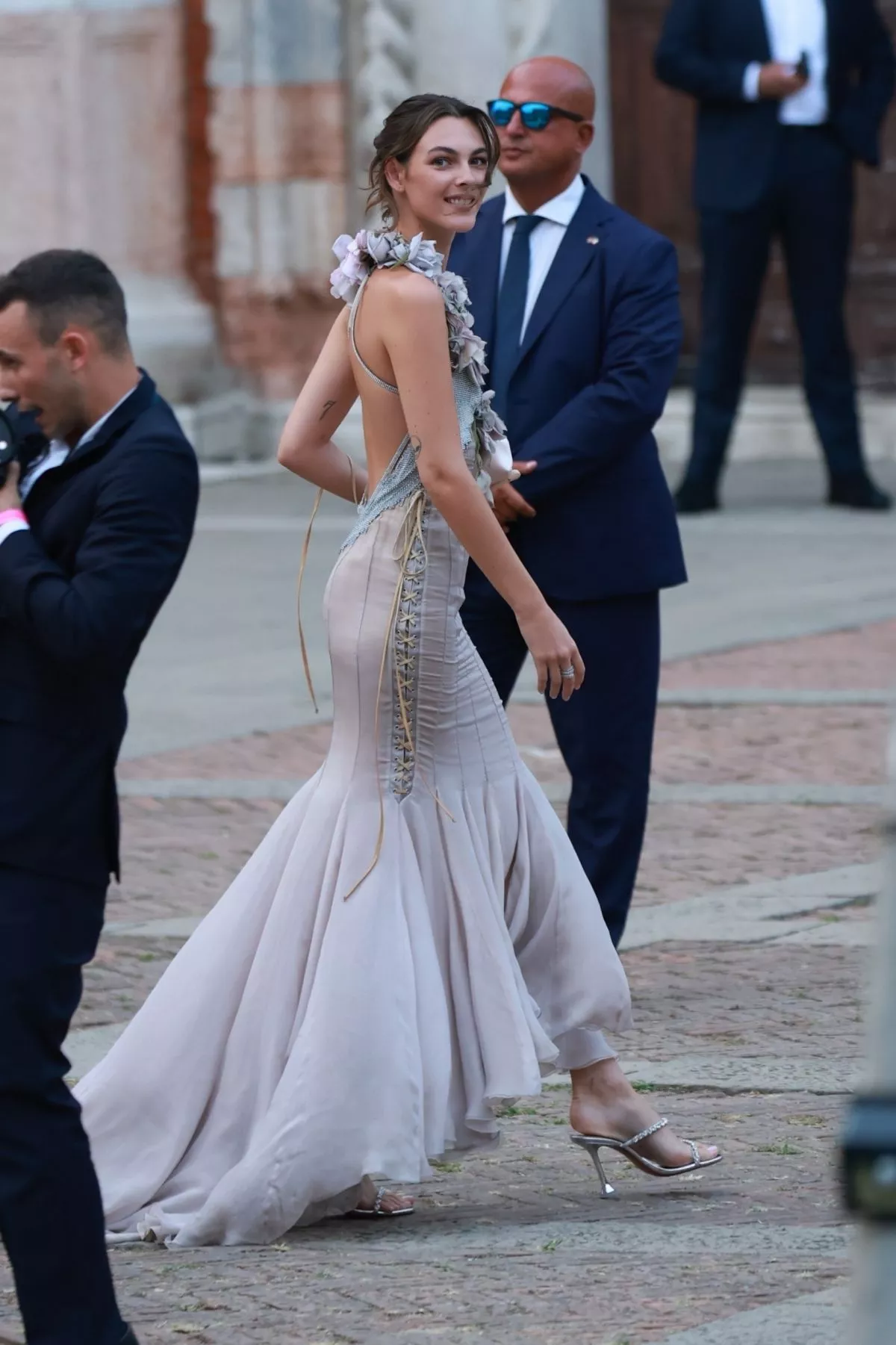 vittoria-ceretti-boards-a-water-taxi-en-route-to-jeff-bezos-pre-wedding-dinner-in-venice-06-2...webp