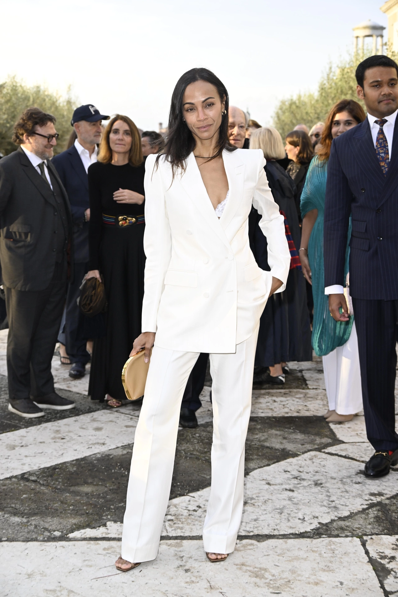 zoe-saldana-shines-at-amyn-aga-khans-61st-venice-biennale-art-exhibition-98094104608.webp