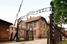 2560px-Auschwitz_I_(22_May_2010).webp