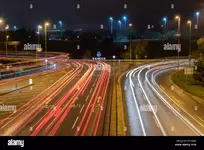 semaforo-senderos-en-la-noche-en-portsmouth-ryymxr.jpg