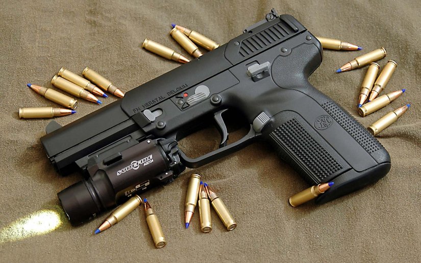 big-pistola-fn-fiveseven.jpg