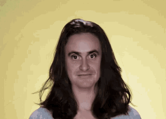 viyuela-hair-flip.gif
