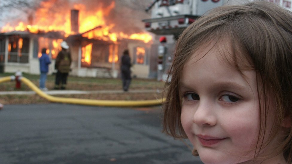 NFT: la historia detrás del famoso meme de la niña desastre que acaba de  venderse por US$500.000 - BBC News Mundo