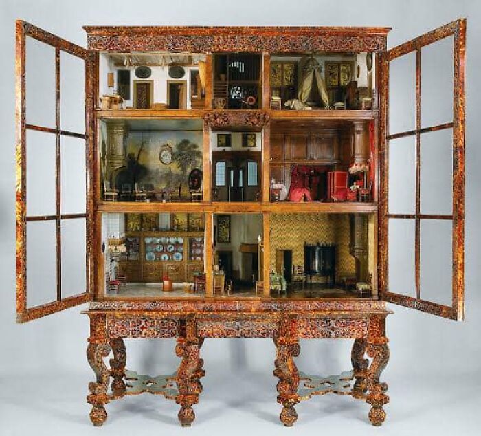 Esta es una casa de muñecas de Petronella Dunois que se encuentra en el Museo Rijks de Ámsterdam y data de finales del siglo XVII