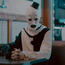 terrifier-clown.gif
