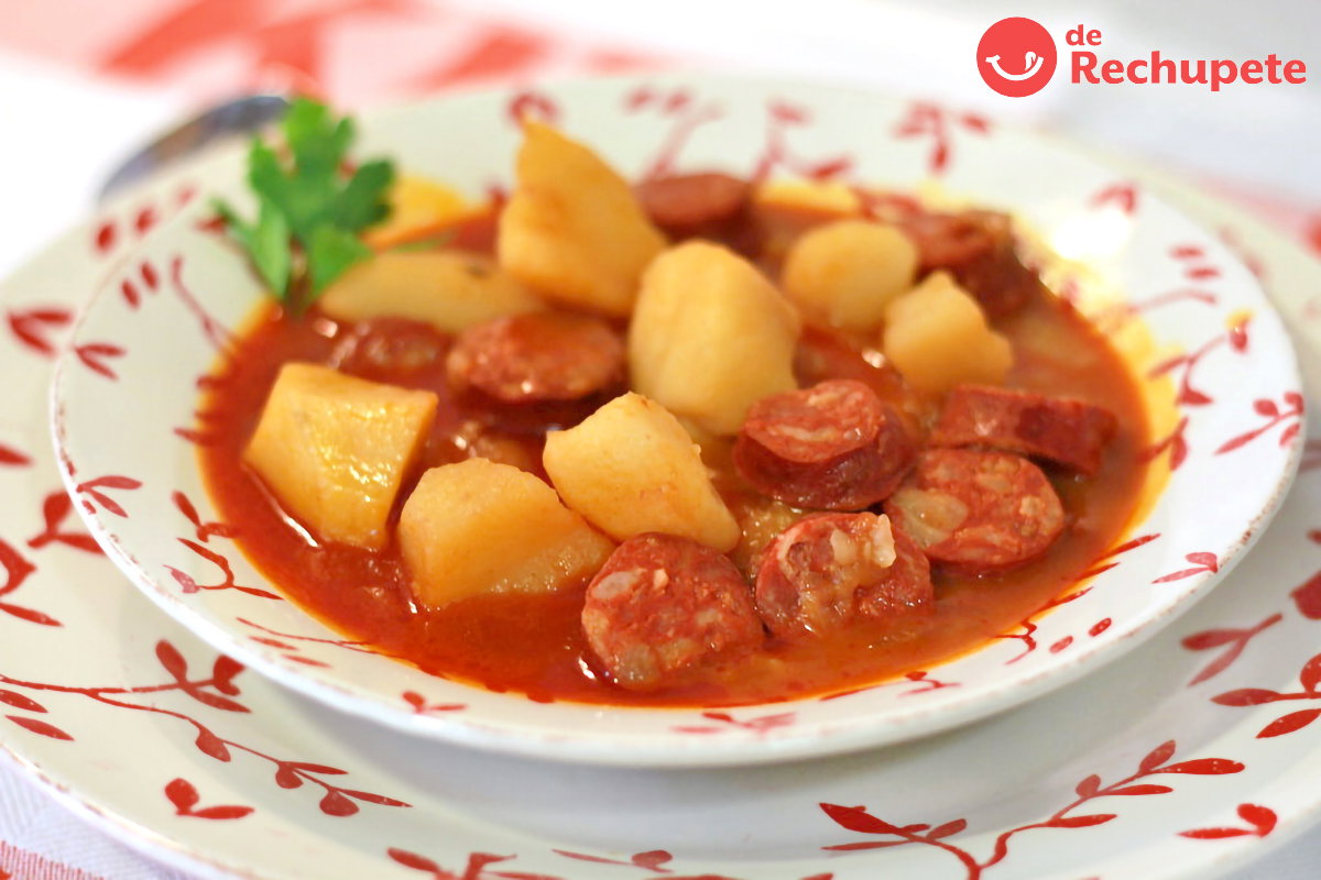 Patatas a la riojana. Receta tradicional de patatas con chorizo
